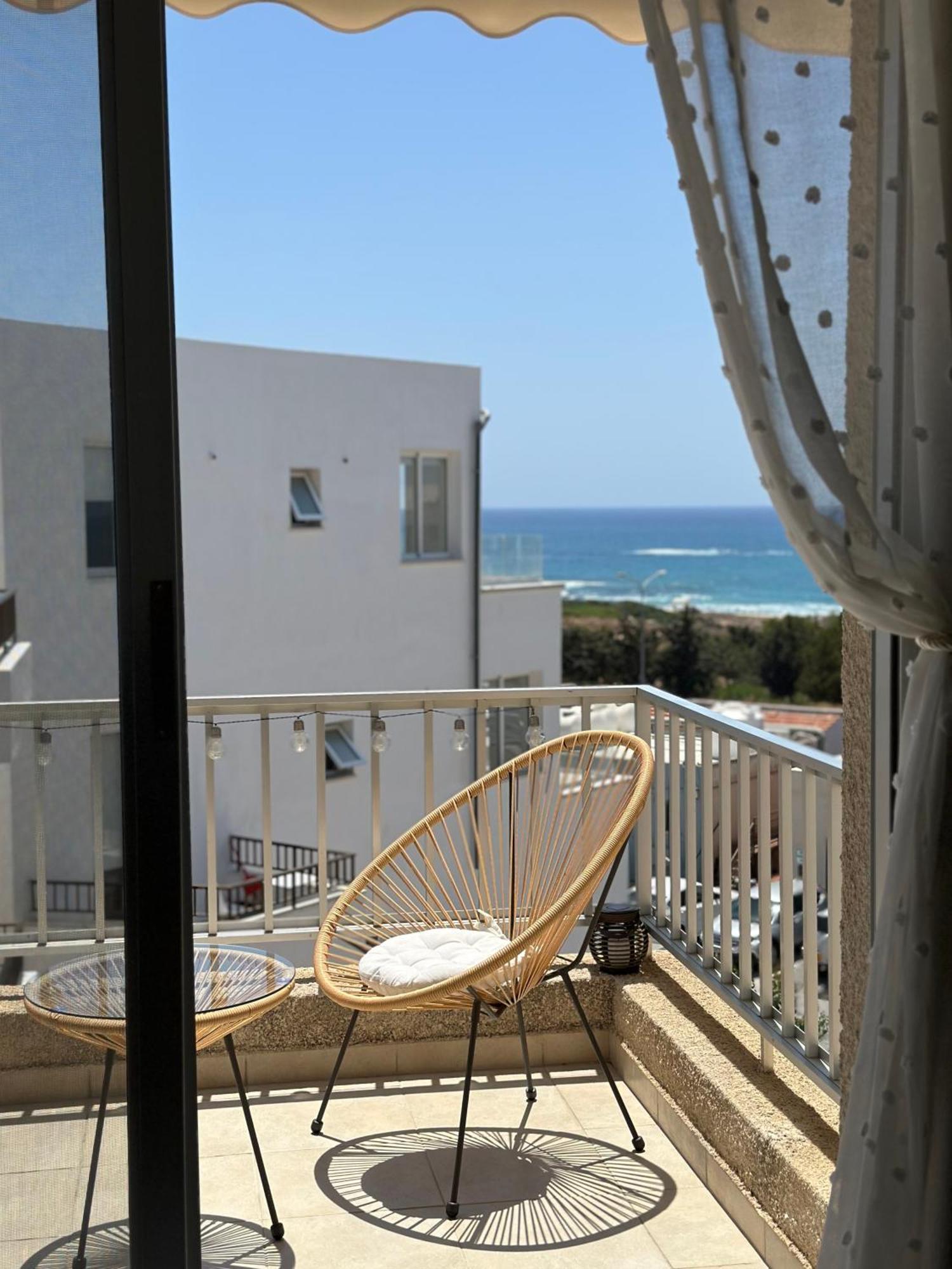 Sea View Apartment Near The Beach Paphos Exterior foto